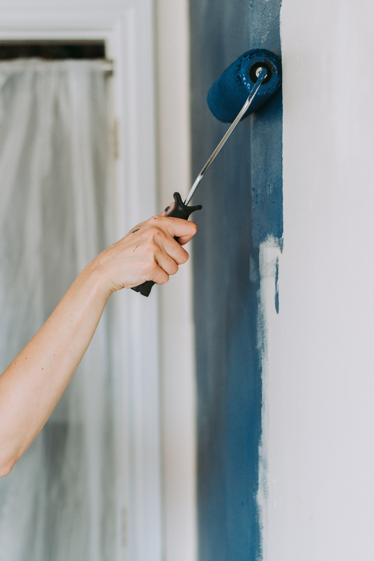 Effortlessly painting for transformative renovations. Our expertise extends from precise application to comprehensive home improvements at Lonestar Precision Builders.